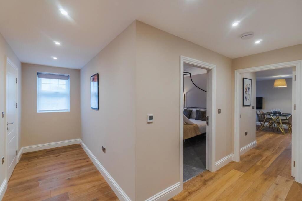 1Br Gem, Private Parking Apartment Уиндзор Екстериор снимка