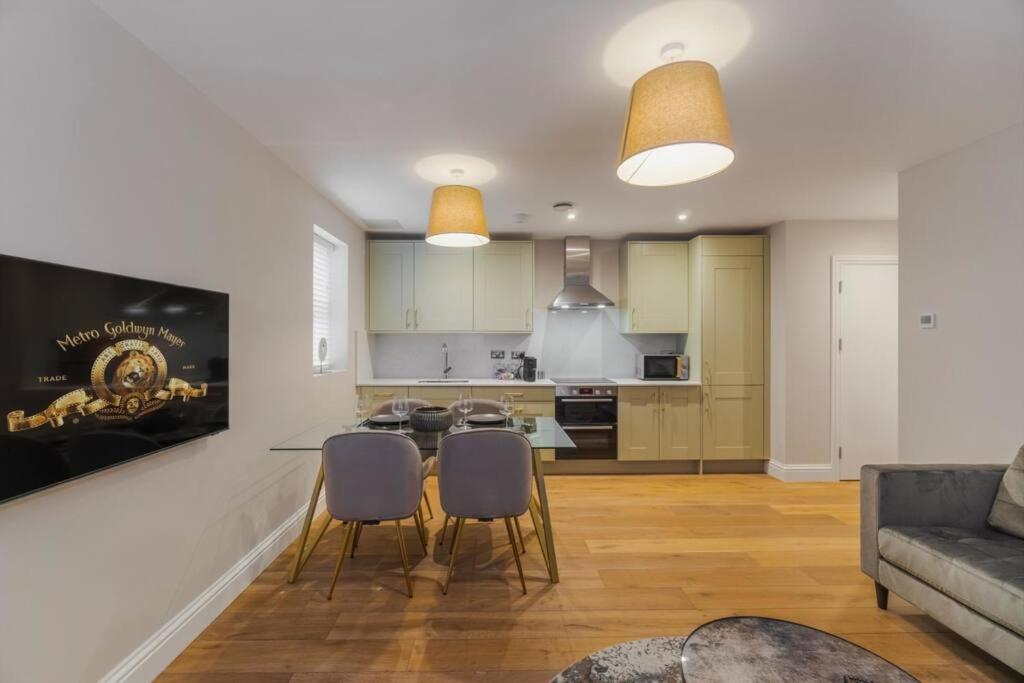 1Br Gem, Private Parking Apartment Уиндзор Екстериор снимка